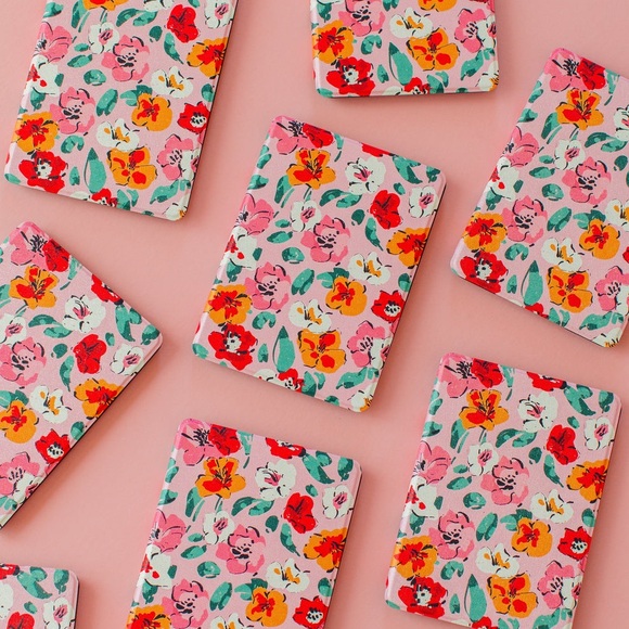 Other - Page The Shop x Beach Reads and Bubbly Kindle Oasis Case Secret Garden